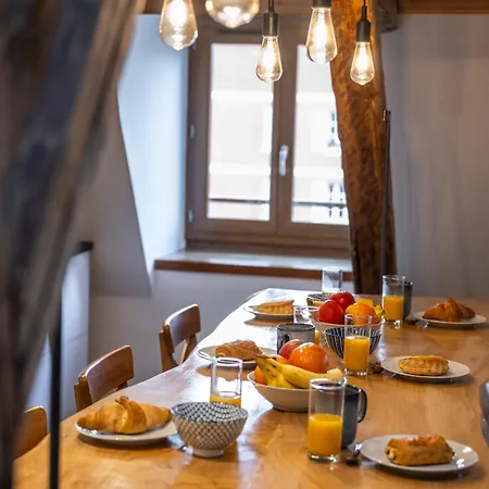 Superbe Loft - Situ Sur La Place *